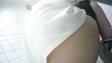 商场女厕固定摄像头偷拍十几位漂亮小姐姐嘘嘘漂亮的美鲍鱼完美展示 (4)